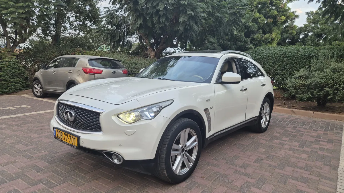 אינפיניטי QX70 2018