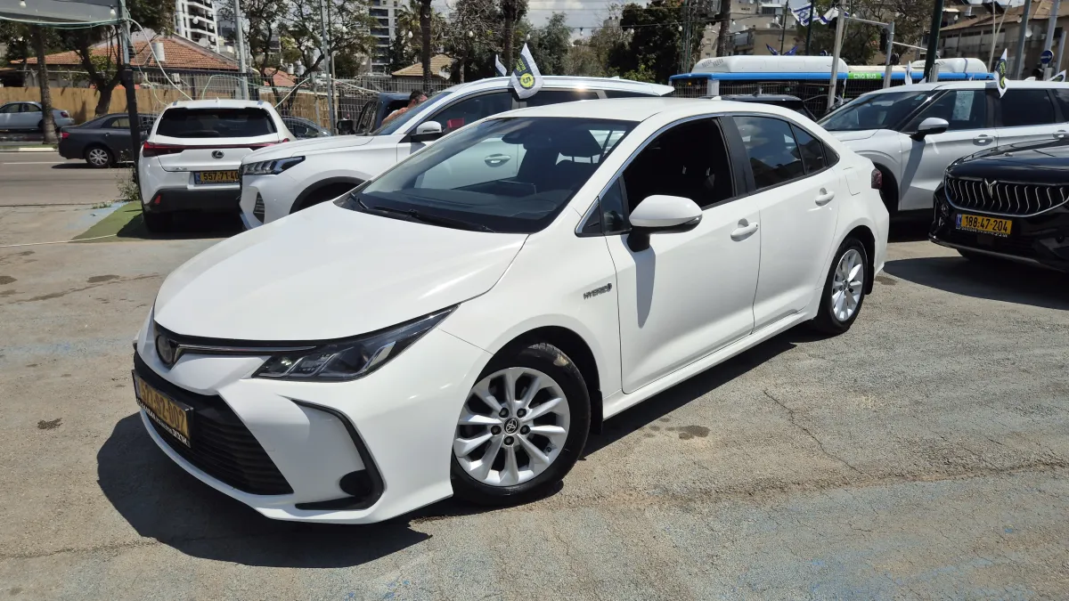 טויוטה קורולה הייבריד 2021