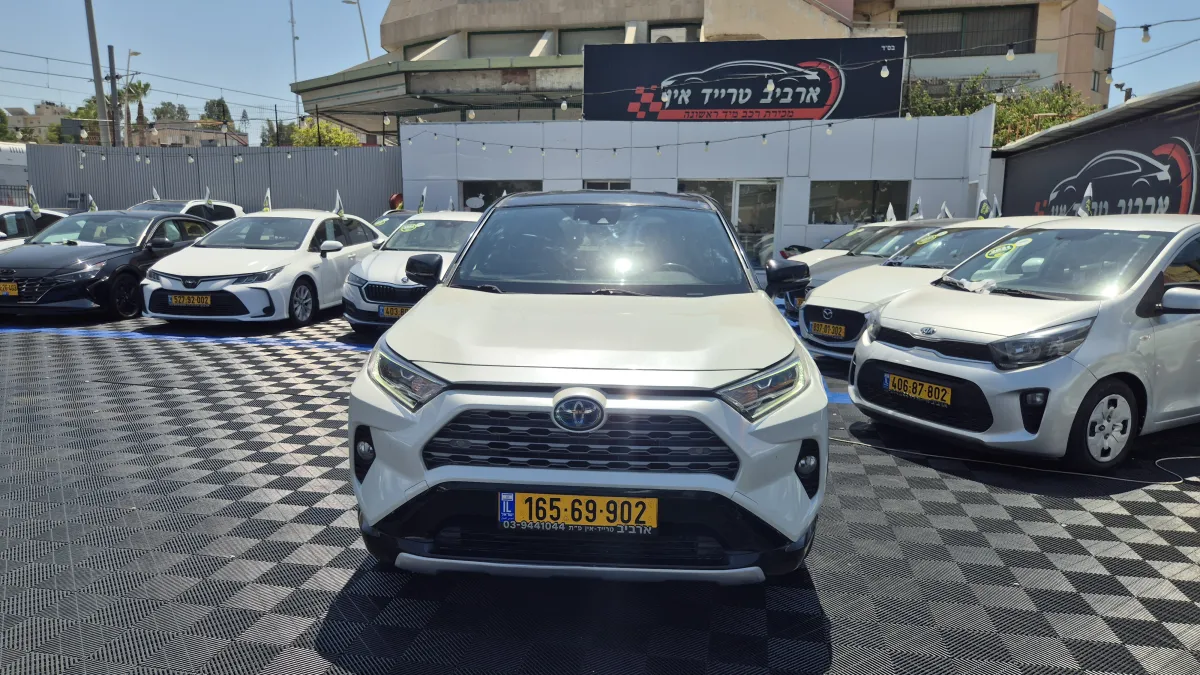 טויוטה RAV-4 2020